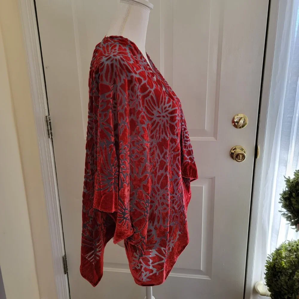 NWT Marc New York By Andrew Mark Red Velvet Burn Out Kimono Lightweight Shawl
